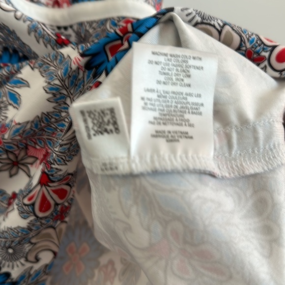 Adidas Climacool Women’s Golf Shirt Red, White and Blue Floral Print Size Medium - Picture 6 of 7